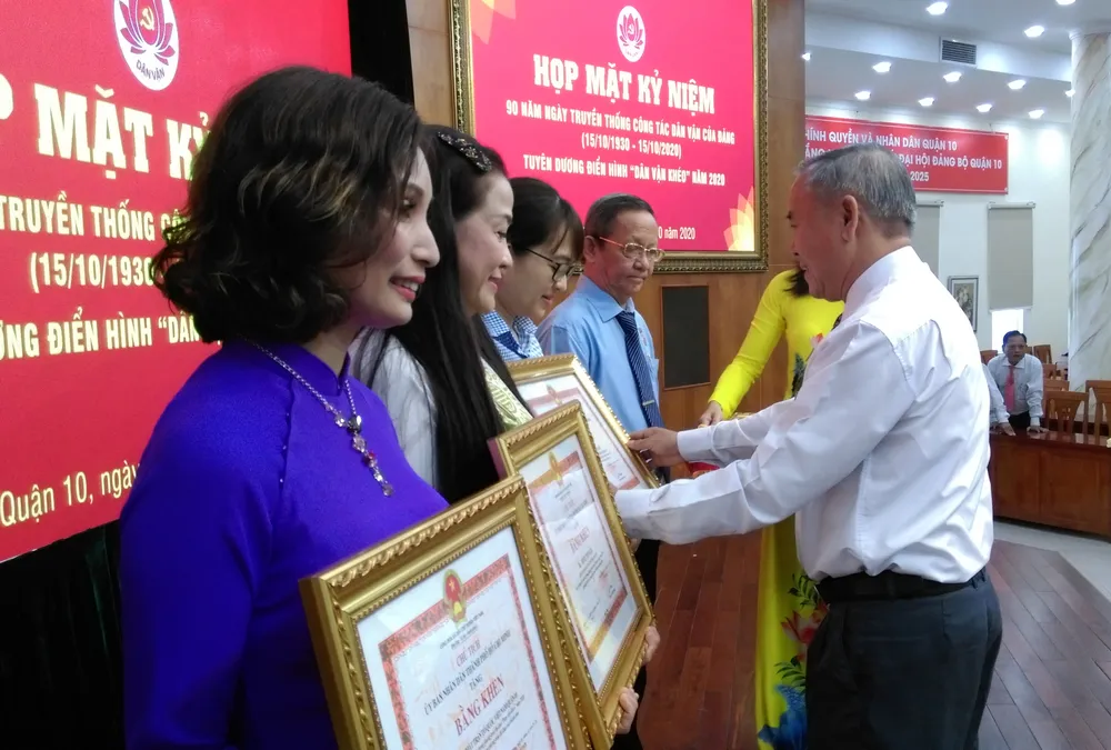 Quận 10 tuyên dương gương điển hình “Dân vận khéo” năm 2020	 ảnh 2