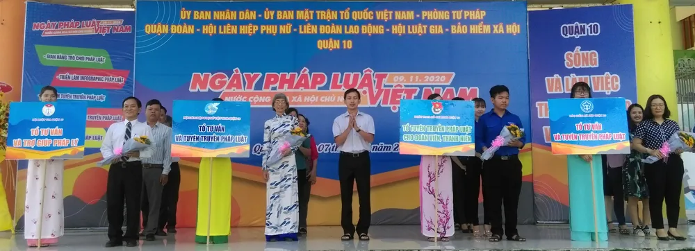 Nhiều hoạt động hưởng ứng Ngày Pháp luật Việt Nam ảnh 1
