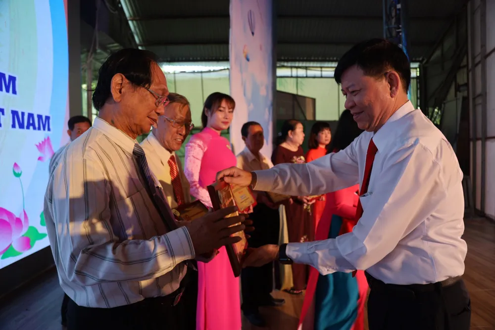 Nhiều hoạt động kỷ niệm 90 năm Ngày truyền thống MTTQ Việt Nam ảnh 1