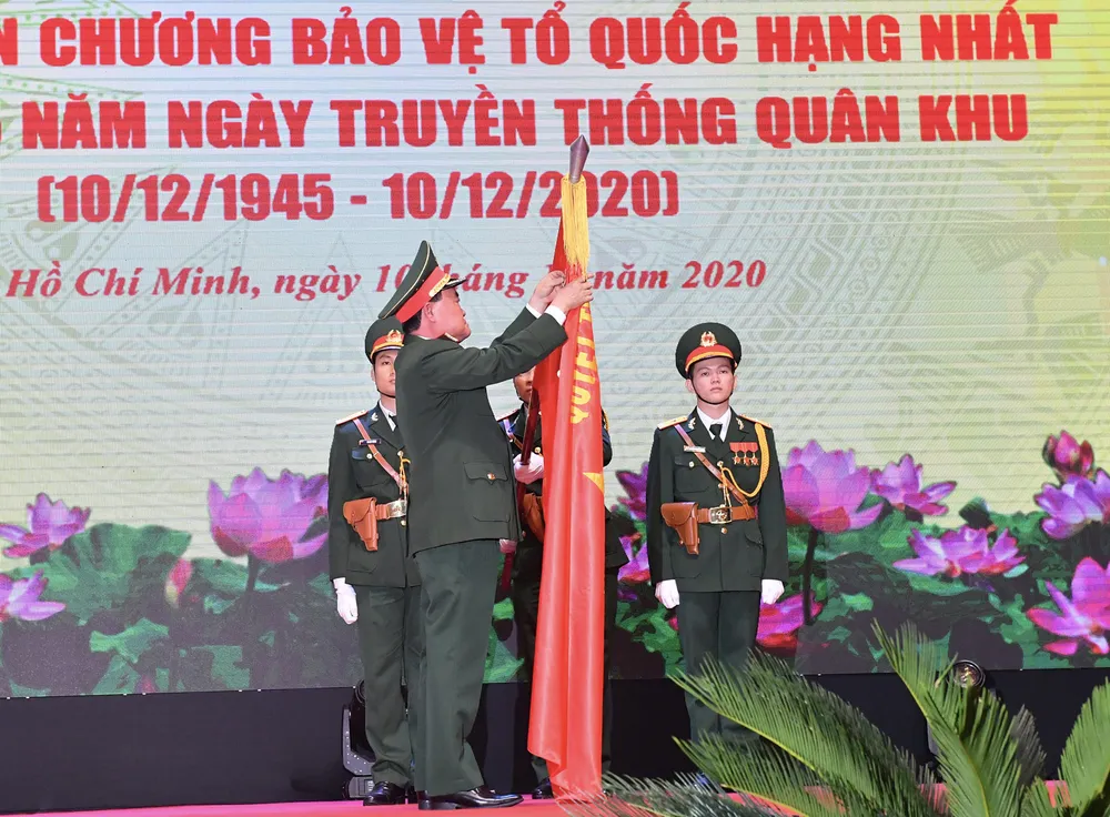 Quân khu 7 đón nhận Huân chương Bảo vệ Tổ quốc hạng Nhất ảnh 2