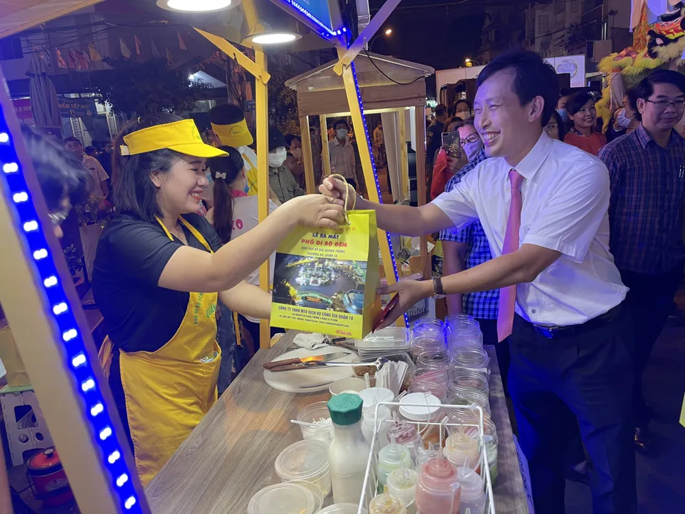 Ra mắt Phố đi bộ đêm quận 10 ảnh 2