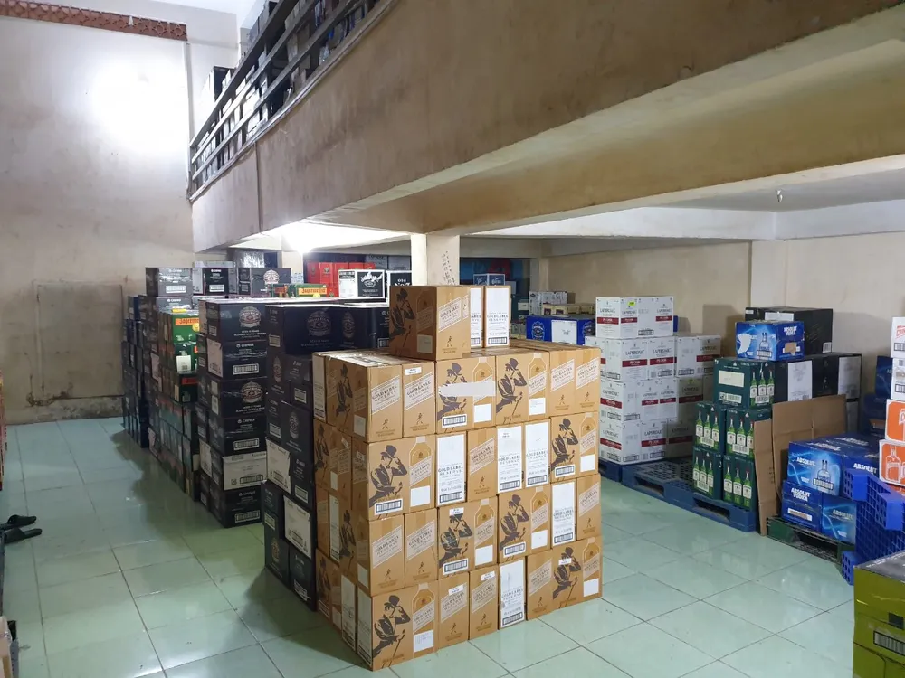 Phát hiện kho rượu ngoại nhập lậu số lượng lớn ảnh 1