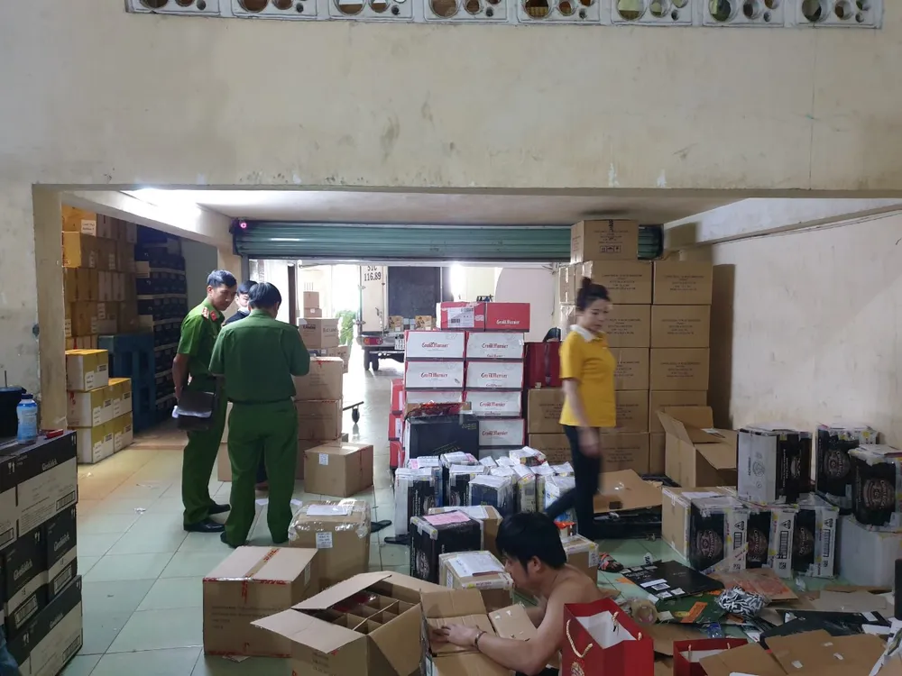 Phát hiện kho rượu ngoại nhập lậu số lượng lớn ảnh 2