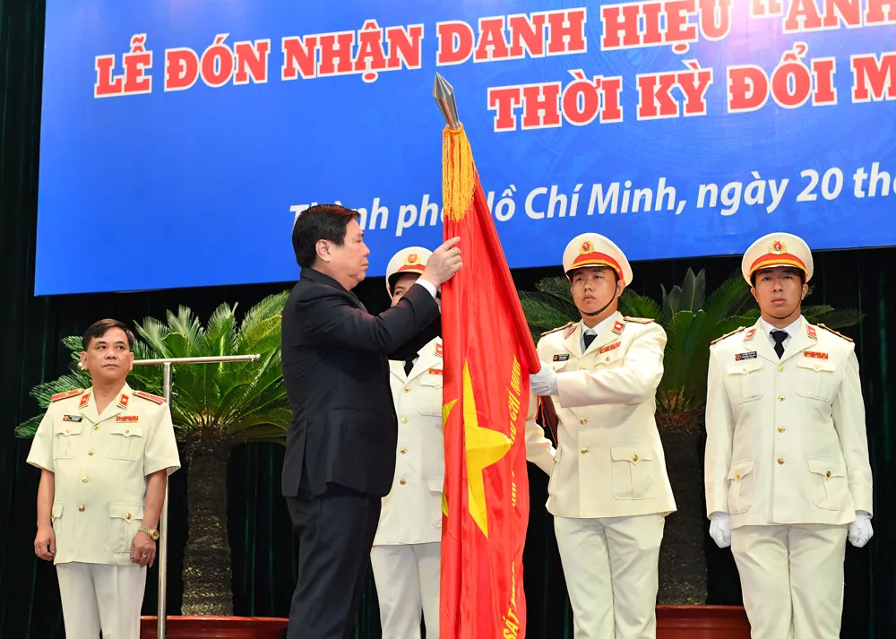 Viện KSND TPHCM nhận danh hiệu Anh hùng Lao động thời kỳ đổi mới ảnh 2