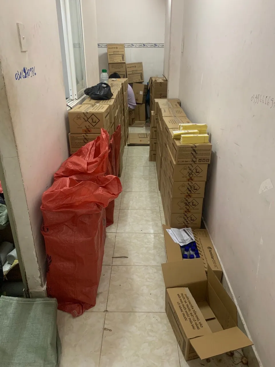 Tạm giữ nhóm đối tượng sản xuất, buôn bán hàng giả thuốc bảo vệ thực vật ảnh 6