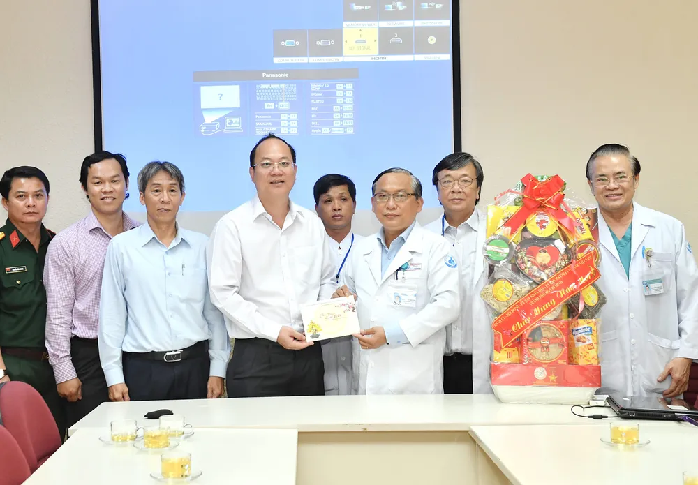 Đồng chí Nguyễn Hồ Hải thăm, chúc Tết nhiều đơn vị, cá nhân ảnh 3