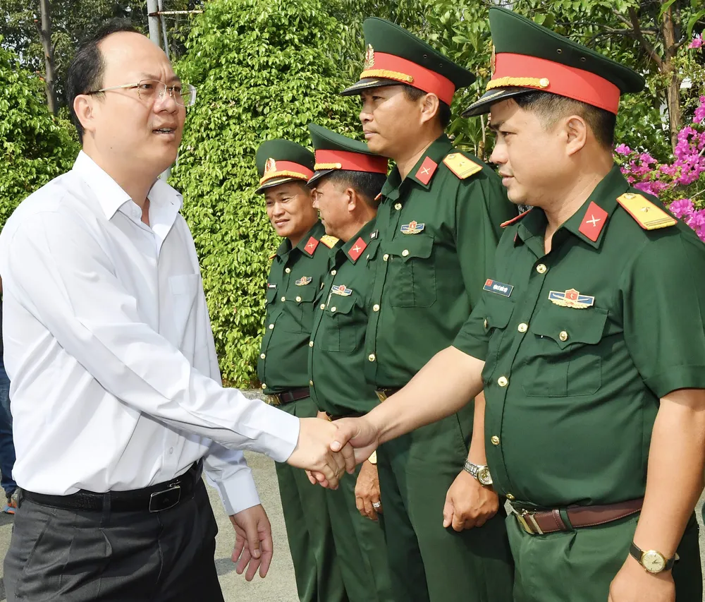 Đồng chí Nguyễn Hồ Hải thăm, chúc Tết nhiều đơn vị, cá nhân ảnh 1