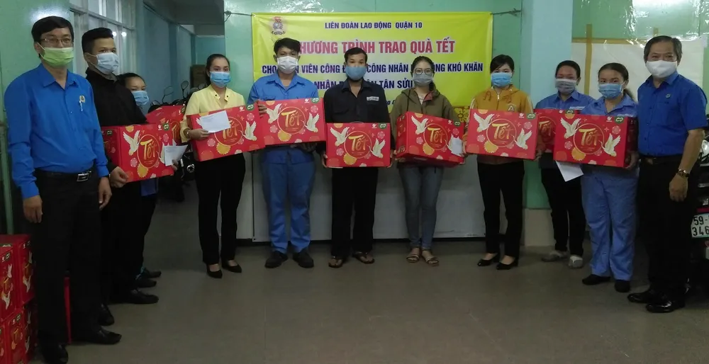 Nhiều hoạt động chăm lo đoàn viên công đoàn, công nhân lao động khó khăn ảnh 2