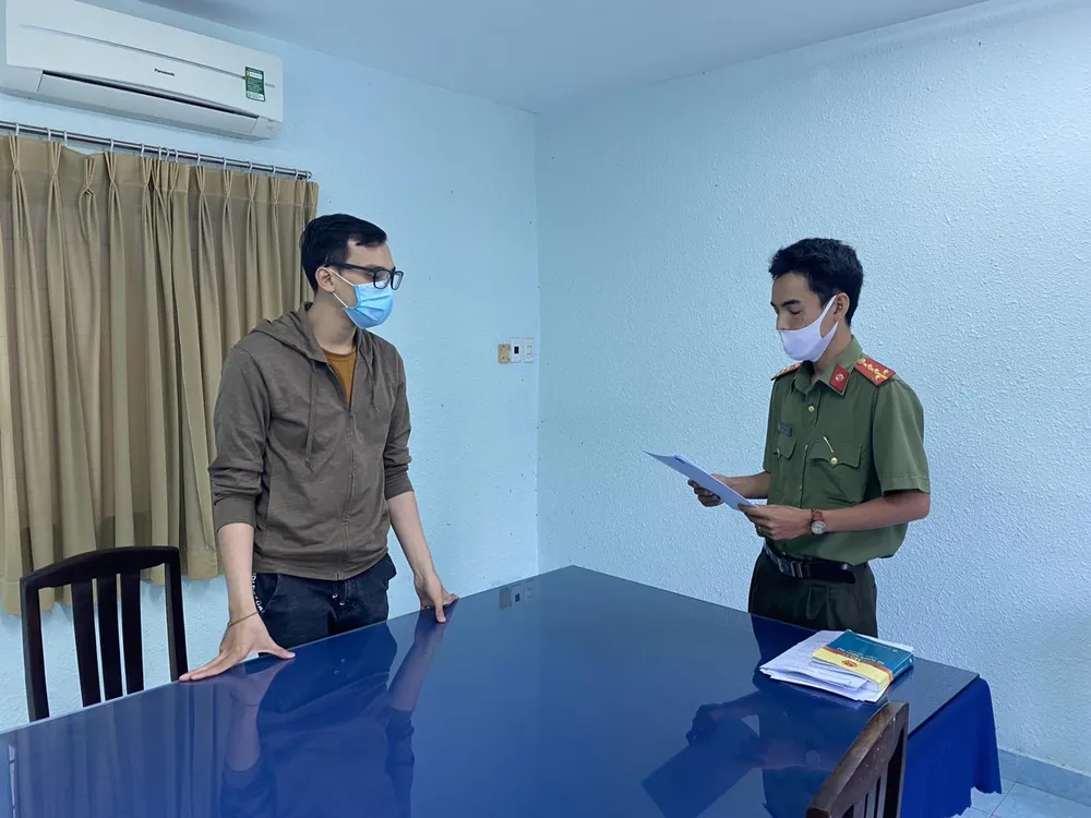 Đề nghị truy tố nam tiếp viên hàng không làm lây lan dịch Covid-19 ảnh 1