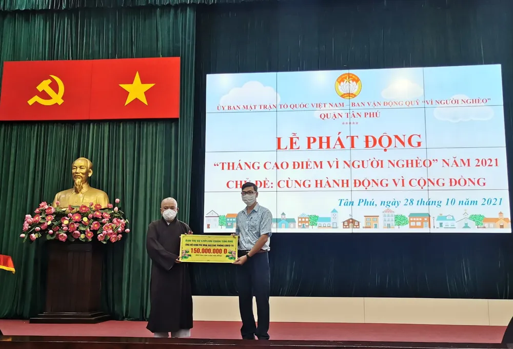 Quận Tân Phú: Tiếp nhận hơn 4,1 tỷ đồng chăm lo người nghèo ảnh 2