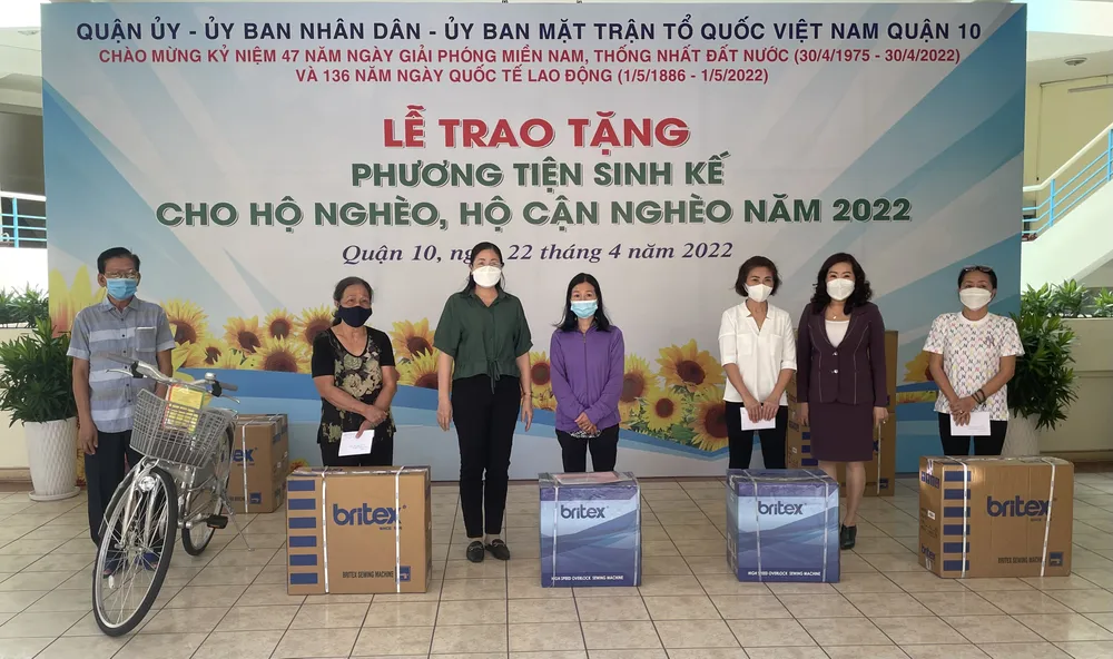 Trao phương tiện sinh kế cho hộ nghèo, cận nghèo ảnh 2