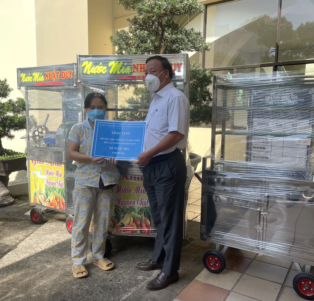 Trao phương tiện sinh kế cho hộ nghèo, cận nghèo ảnh 3