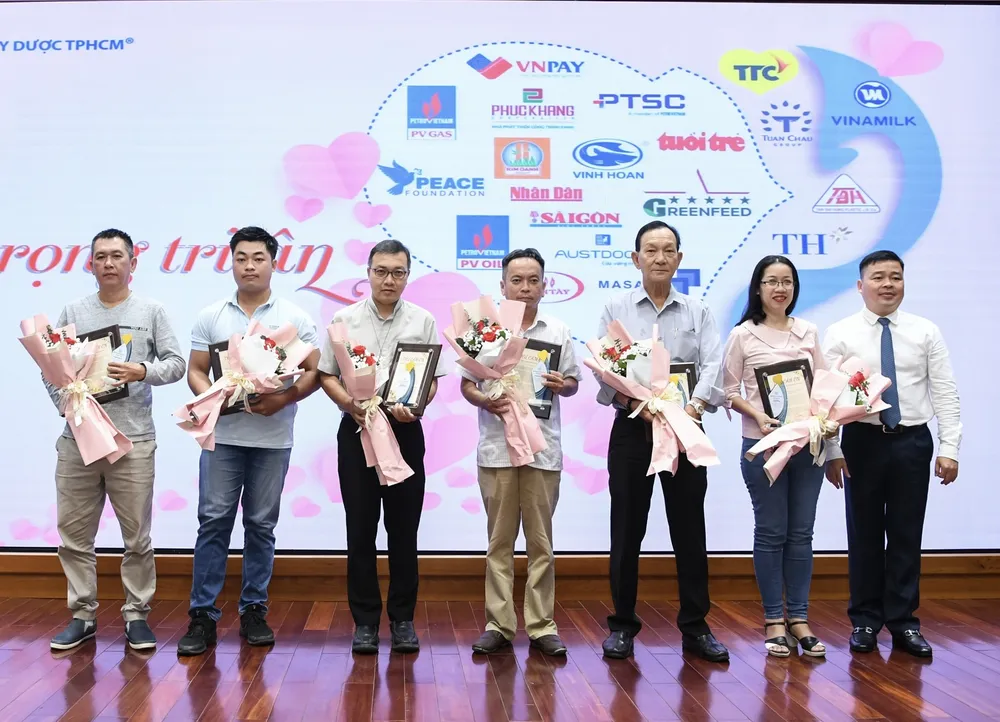 Trao gửi yêu thương đến người có hoàn cảnh khó khăn ảnh 4