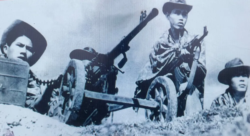 Khẩu đội hỏa lực Tiểu đoàn 6 Bình Tân đang huấn luyện chiến đấu