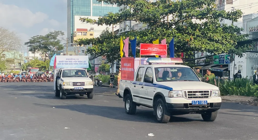 Quận 10 ra quân thực hiện Năm An toàn giao thông 2024 (2).jpg