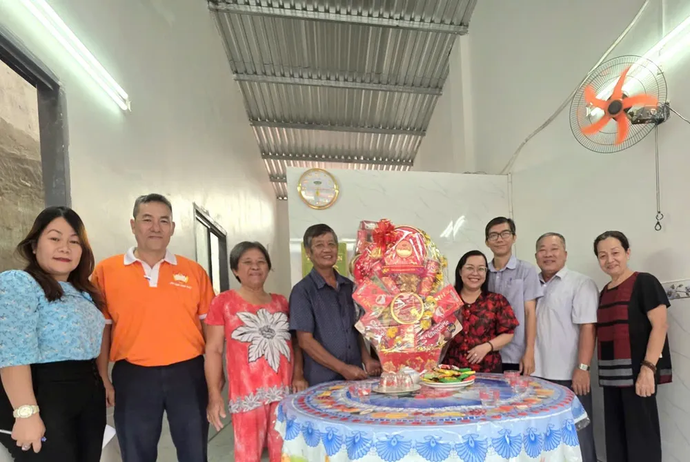 Phường Bình Phú bàn giao nhà Đại đoàn kết cho gia đình bà Lê Kim Bông (4).JPG