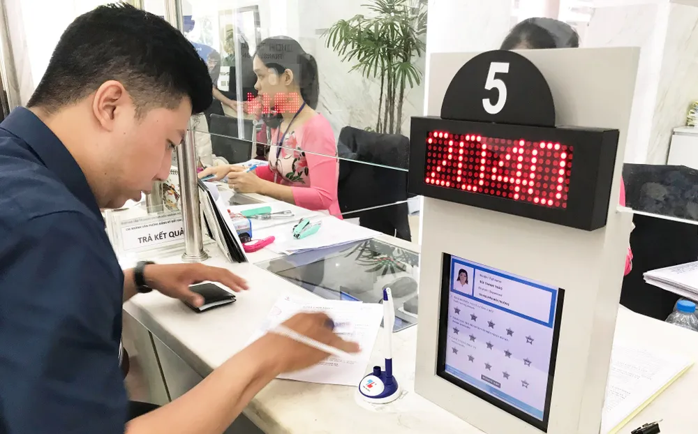 380 tỷ đồng động viên 1.062 công chức TPHCM tinh giản biên chế ảnh 1