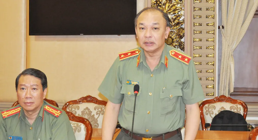 Khen thưởng Công an TPHCM phá đường dây sản xuất hàng giả ảnh 2