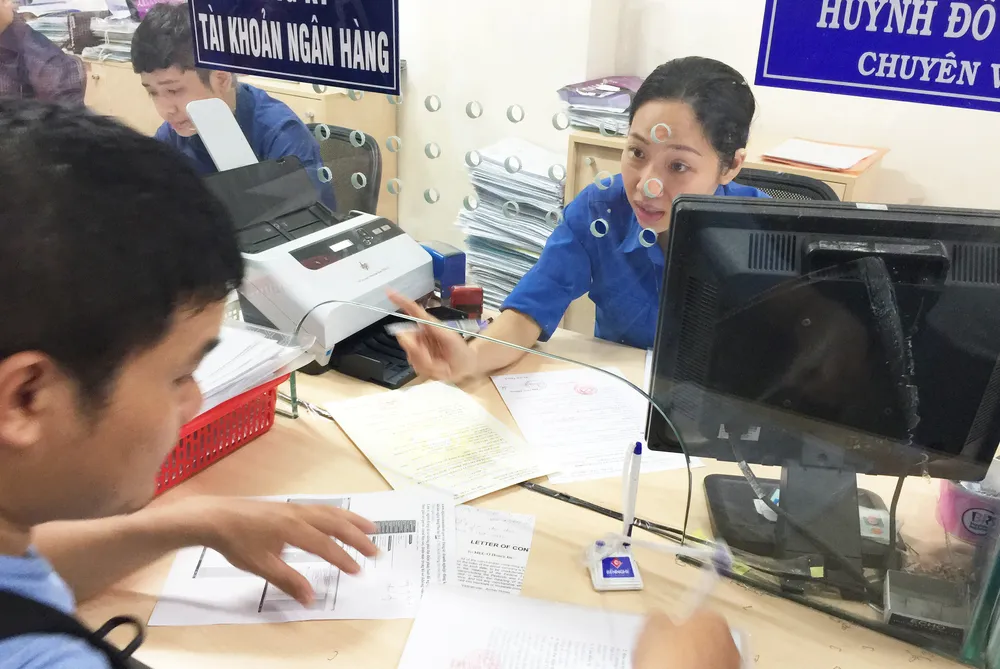 Chủ tịch UBND TPHCM trực tiếp gỡ vướng cho nhà đầu tư ảnh 1