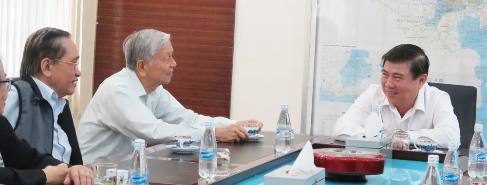 Chủ tịch UBND TPHCM thăm tổ chức, cá nhân tham gia Tổng tiến công và nổi dậy Xuân Mậu Thân 1968 ảnh 2