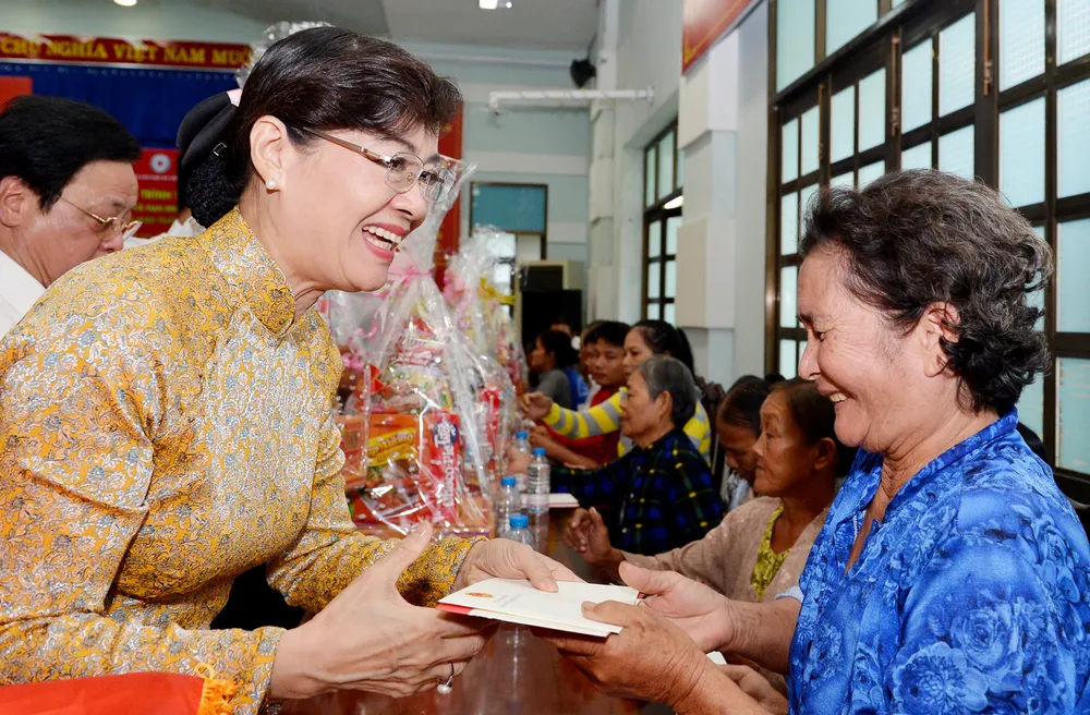 Chủ tịch nước Trần Đại Quang dâng hương tại Đền tưởng niệm liệt sĩ Bến Dược ảnh 4
