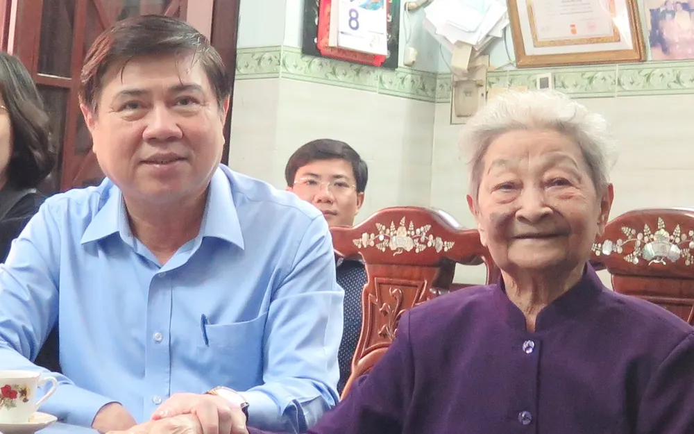 Bí thư Thành ủy TPHCM Nguyễn Thiện Nhân thăm, chúc tết hòa thượng, giám mục ảnh 4