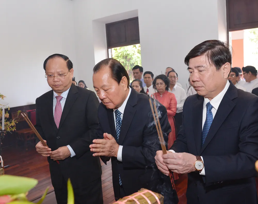 Lãnh đạo TPHCM dâng cúng bánh tét Quốc tổ Hùng Vương ảnh 3