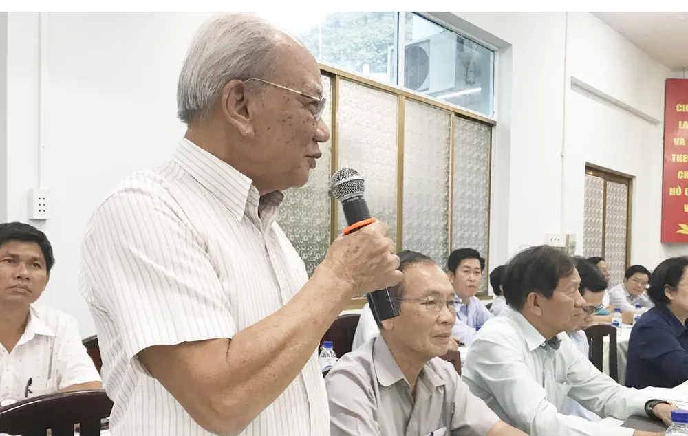 Tăng phí đỗ ô tô để làm giảm kẹt xe là không hợp lý ảnh 1