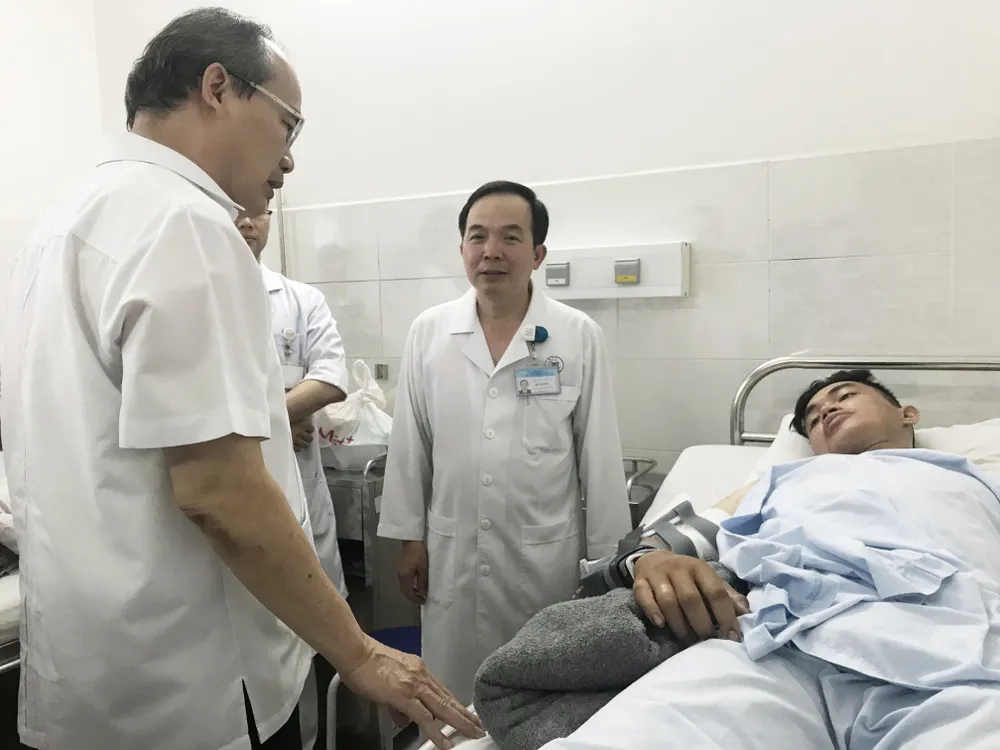 “Hiệp sĩ” kiên cường cứu bạn thoát lưỡi hái tử thần ảnh 1