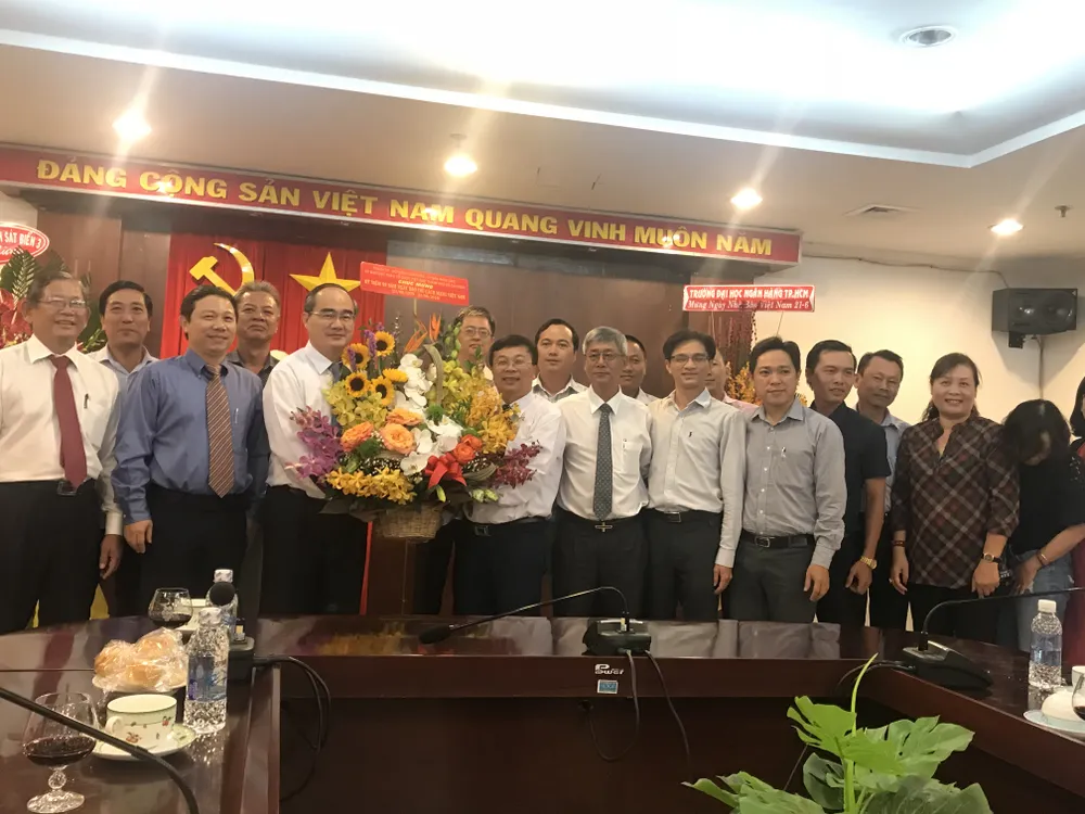 Bí thư Thành ủy Nguyễn Thiện Nhân thăm, chúc mừng Báo Sài Gòn Giải Phóng ảnh 2