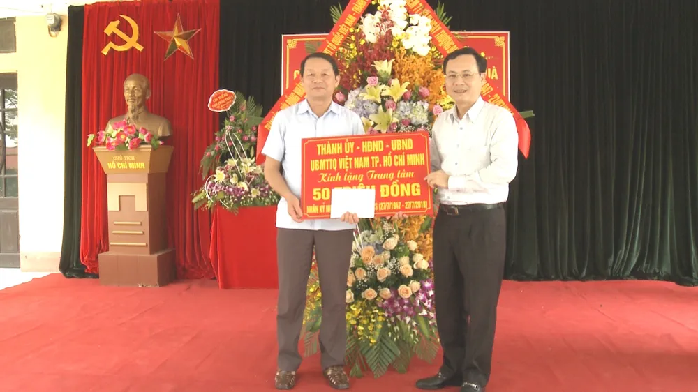 Bí thư Thành ủy TPHCM Nguyễn Thiện Nhân thăm mẹ Việt Nam Anh hùng ảnh 4