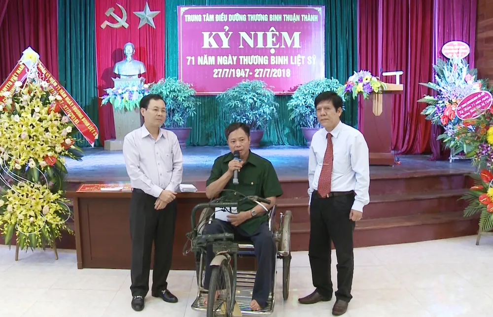 Chủ nhiệm Ủy ban Kiểm tra TPHCM thăm, tặng quà thương binh ở Bắc Ninh, Bắc Giang ảnh 1