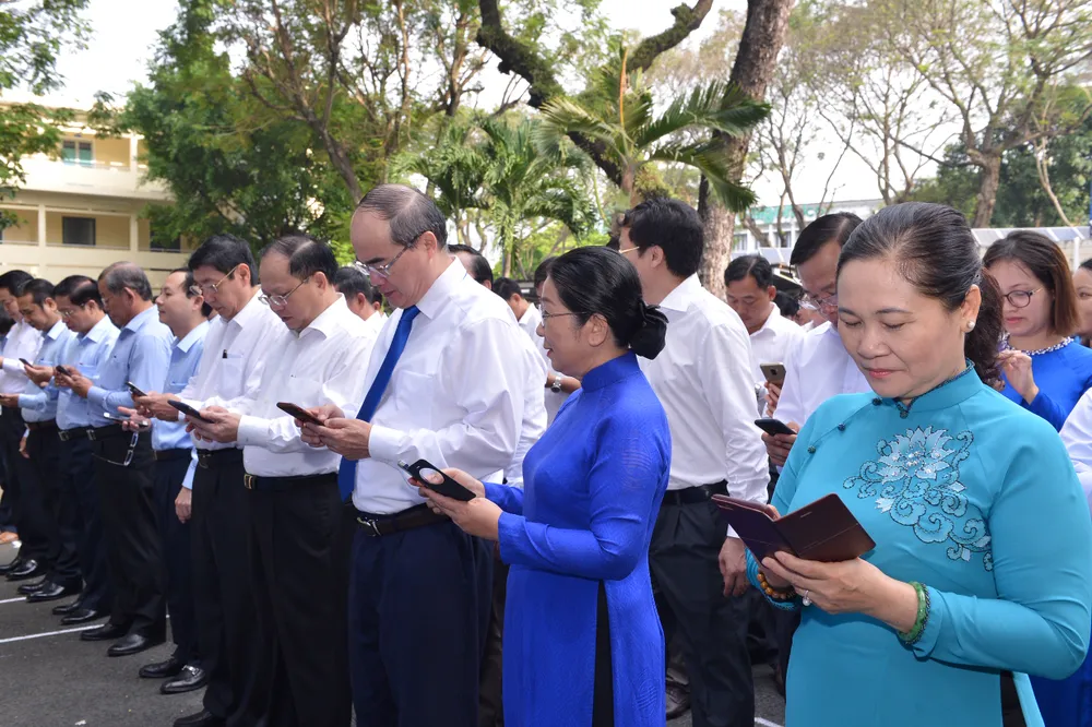 Lãnh đạo Thành ủy TPHCM nhắn tin ủng hộ người nghèo ảnh 1