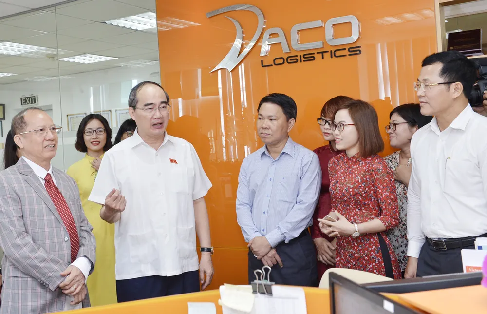 Gặp Bí thư Thành ủy TPHCM Nguyễn Thiện Nhân, doanh nghiệp “than” về thủ tục hành chính ảnh 3