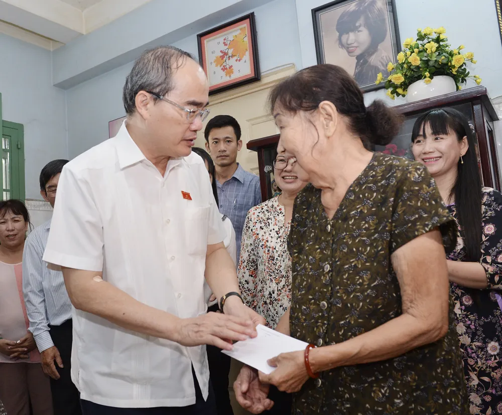 Gặp Bí thư Thành ủy TPHCM Nguyễn Thiện Nhân, doanh nghiệp “than” về thủ tục hành chính ảnh 4