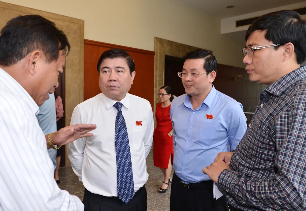 Chủ tịch UBND TPHCM Nguyễn Thành Phong: Hạ thi đua, không tăng thu nhập nếu giải ngân dưới 90% ảnh 1