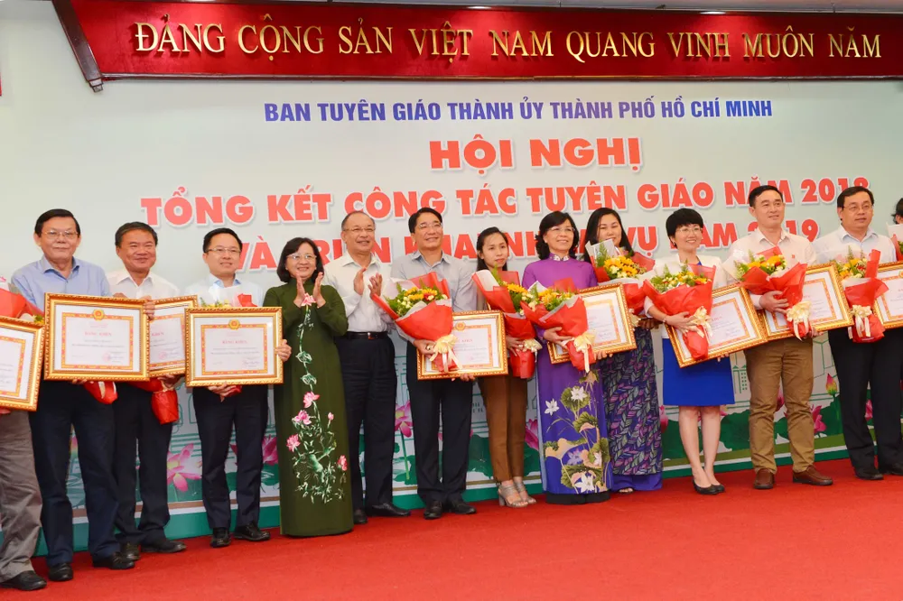Bí thư Thành ủy TPHCM Nguyễn Thiện Nhân: Tăng cường dự báo và truyền thông kịp thời ảnh 2