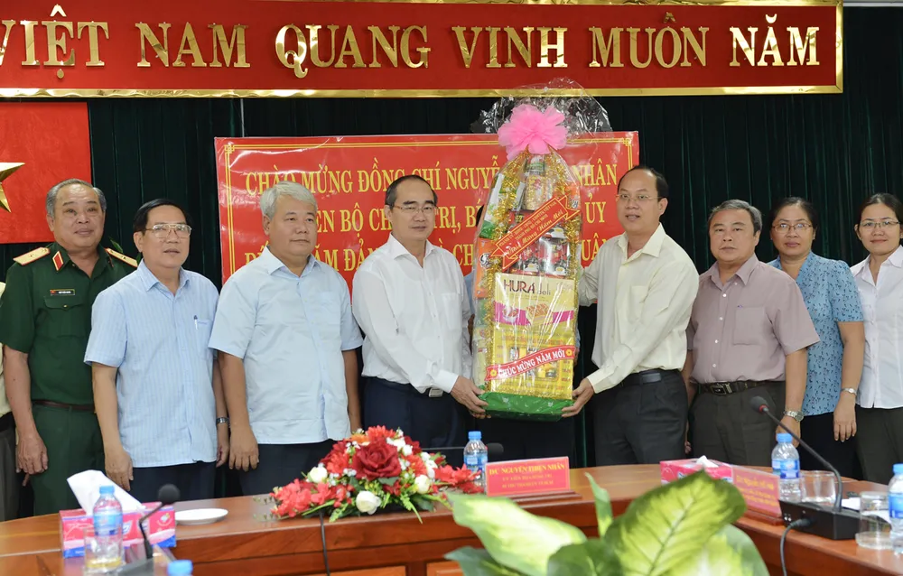 Bí thư Thành ủy TPHCM Nguyễn Thiện Nhân thăm, chúc tết nguyên Thủ tướng Nguyễn Tấn Dũng ảnh 4