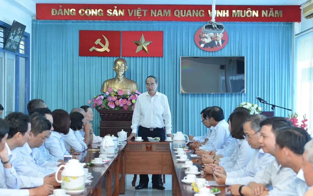 Bí thư Thành ủy TPHCM Nguyễn Thiện Nhân giao nhiệm vụ trong ngày làm việc đầu năm ảnh 2