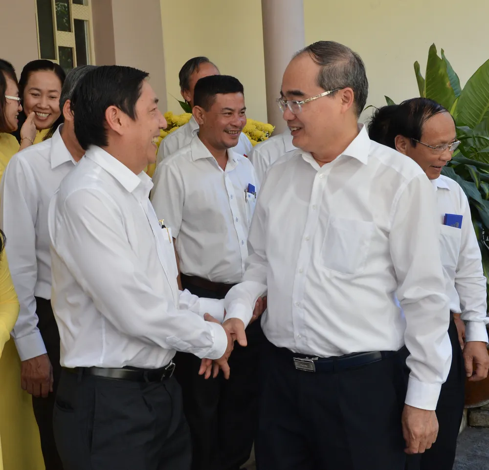 Bí thư Thành ủy TPHCM Nguyễn Thiện Nhân giao nhiệm vụ trong ngày làm việc đầu năm ảnh 4