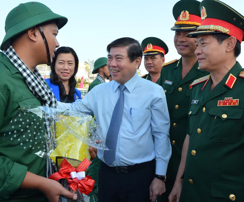 Gần 4.400 thanh niên TPHCM lên đường nhập ngũ ảnh 1