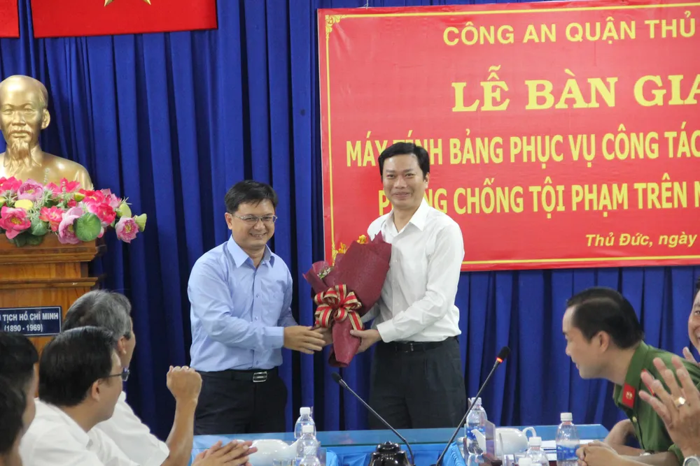 Cấp máy tính bảng cho công an để phòng chống tội phạm ảnh 2