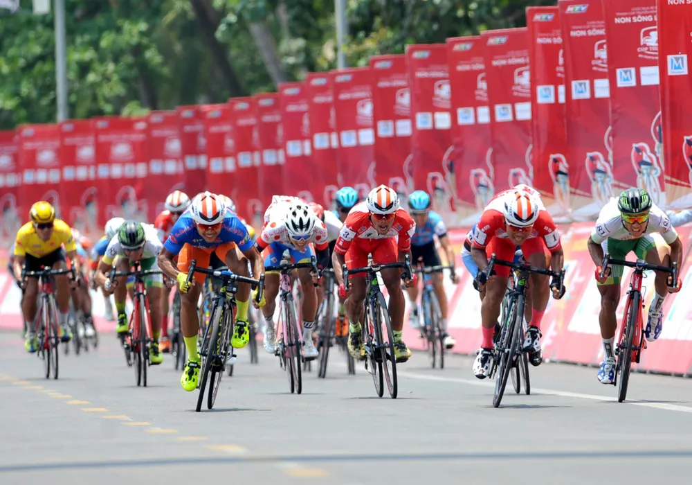 Cúp xe đạp Truyền hình: Huỳnh Thanh Tùng vẫn mặc áo vàng ảnh 1