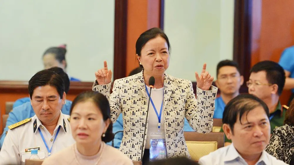 Thủ tướng Nguyễn Xuân Phúc gặp gỡ công nhân kỹ thuật cao của 7 địa phương vùng kinh tế trọng điểm ảnh 7