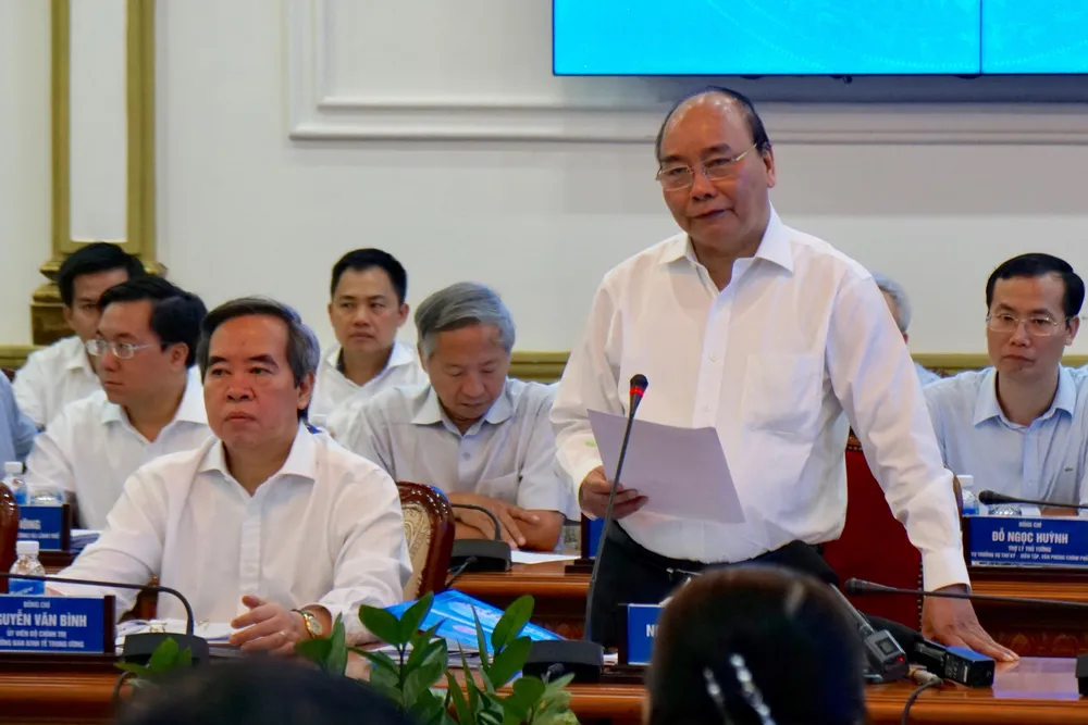 6 đồng chí Ủy viên Bộ Chính trị làm việc tại TPHCM về văn kiện Đại hội Đảng lần thứ XIII ảnh 3