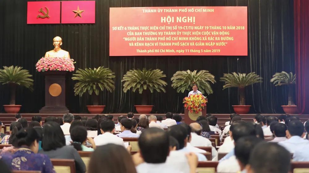 Bí thư Thành ủy TPHCM Nguyễn Thiện Nhân: Ghi hình người xả rác để phạt đã làm được chưa? ảnh 1