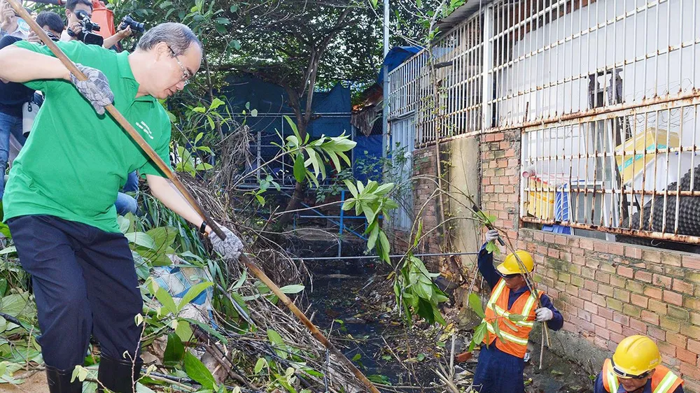 Bí thư Thành ủy TPHCM Nguyễn Thiện Nhân: Ghi hình người xả rác để phạt đã làm được chưa? ảnh 2