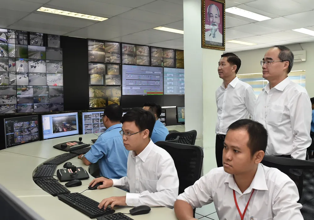 Bí thư Thành ủy TPHCM Nguyễn Thiện Nhân: “Thời kỳ ô tô tự lái thì không nên sáng chế lại xe đạp“ ảnh 1