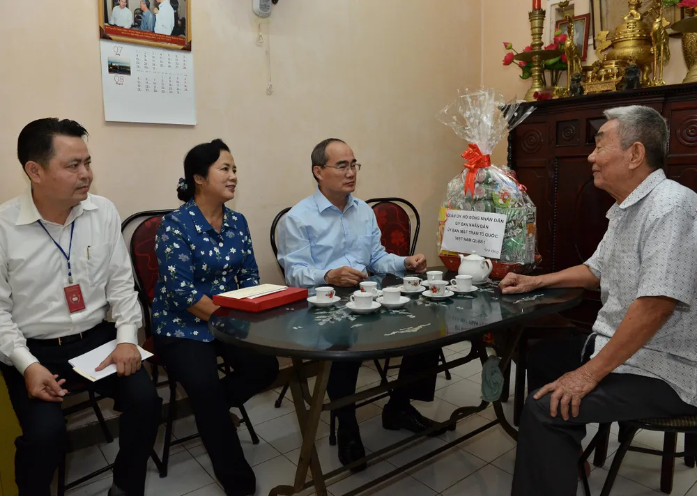 Bí thư Thành ủy TPHCM Nguyễn Thiện Nhân thăm gia đình chính sách ảnh 3