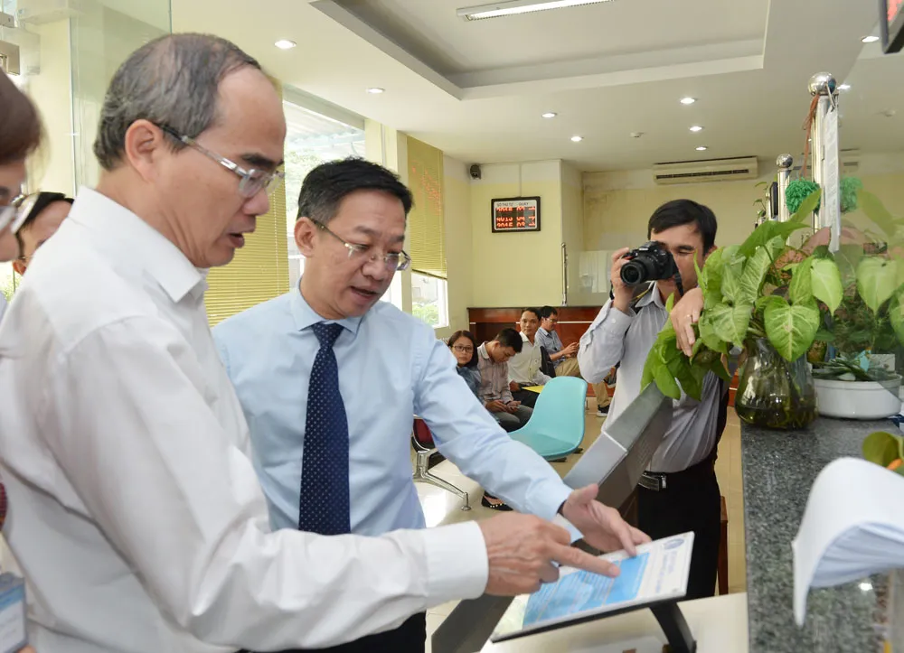 Bí thư Thành ủy TPHCM Nguyễn Thiện Nhân: Lấy ý kiến của người dân đánh giá về kết quả chống ngập ảnh 2